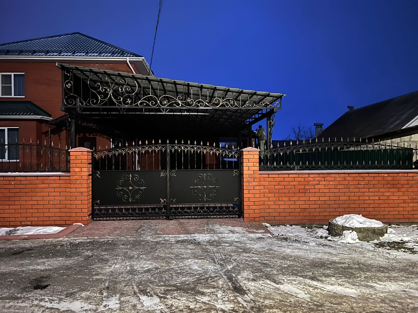 Как выбрать распашные или откатные ворота под ширину проезда и рельеф участка в Лосино-Петровском