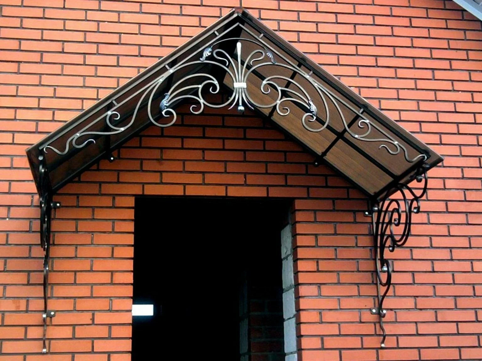 Как рассчитать бюджет на козырёк, перила и освещение для входной группы в Лосино-Петровском